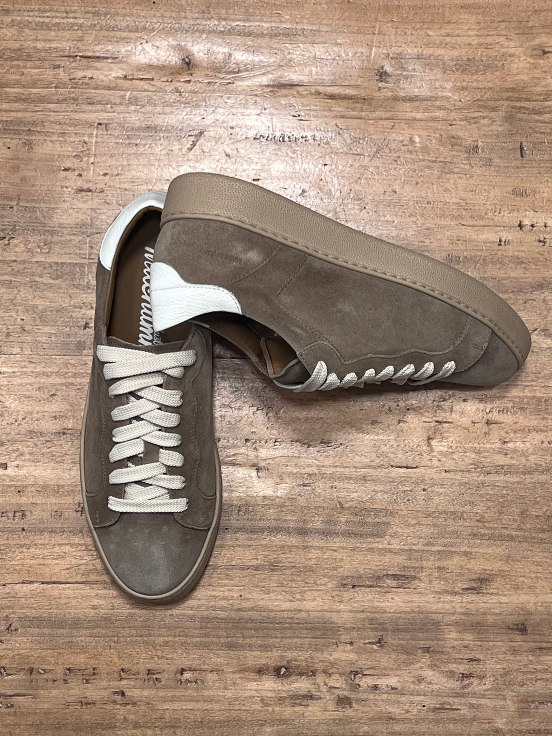 Low sneakers - light brown suede