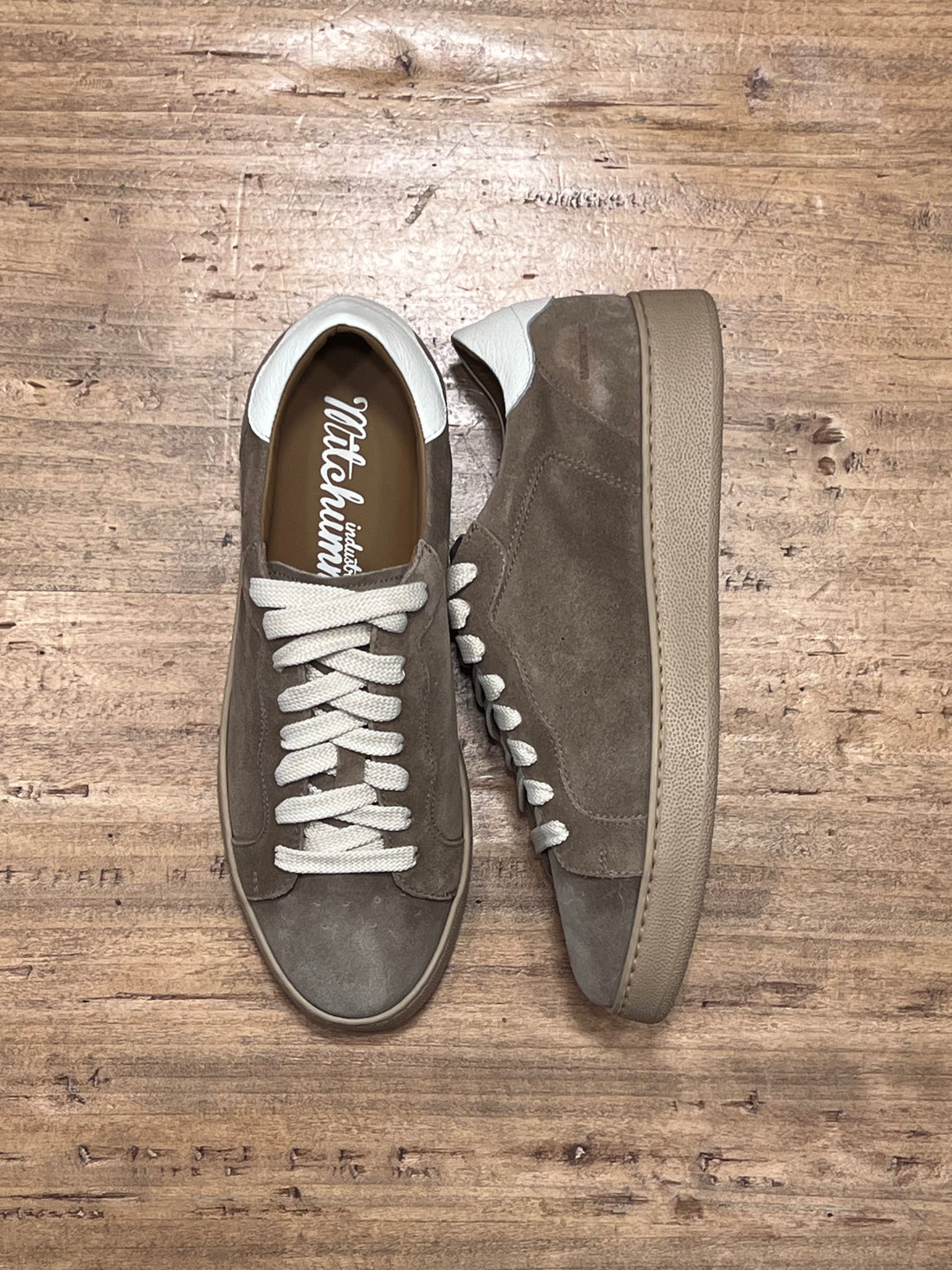 Low sneakers - light brown suede