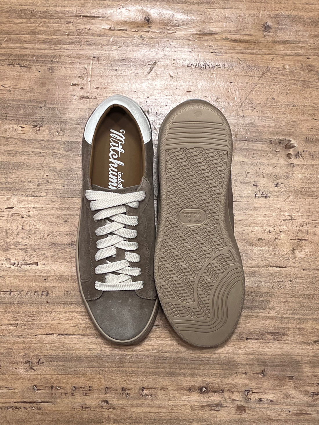 Low sneakers - light brown suede