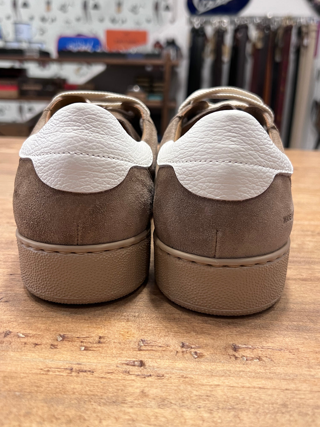 Low sneakers - light brown suede
