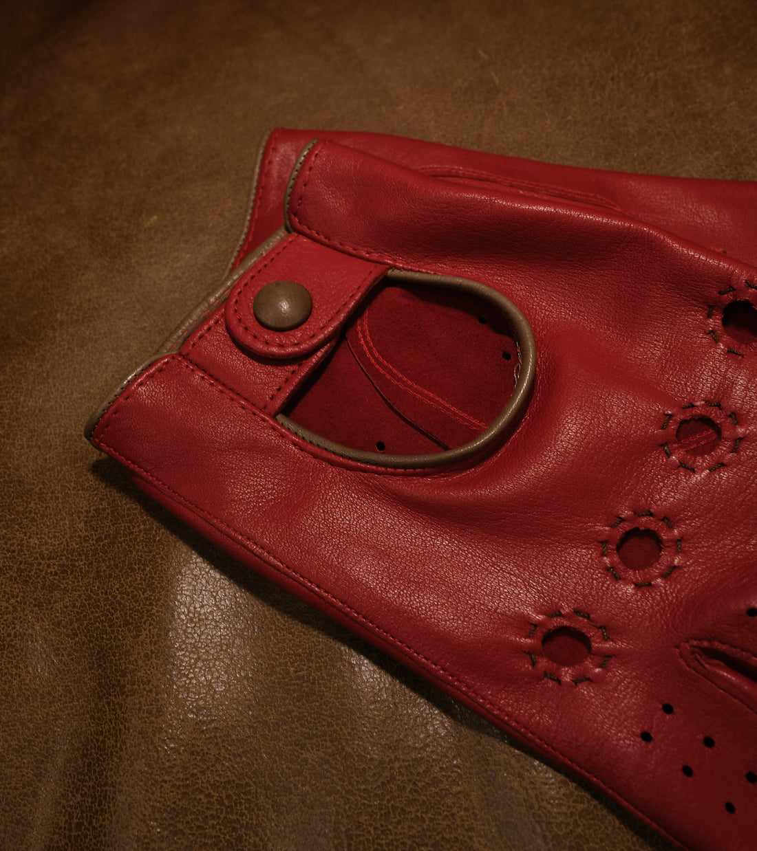 Handmade Gentleman Driver gloves - Racing Red