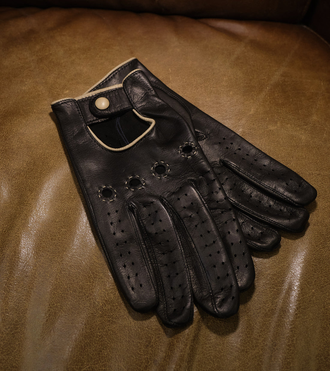 Handmade Gentleman Driver gloves - Stealth Black