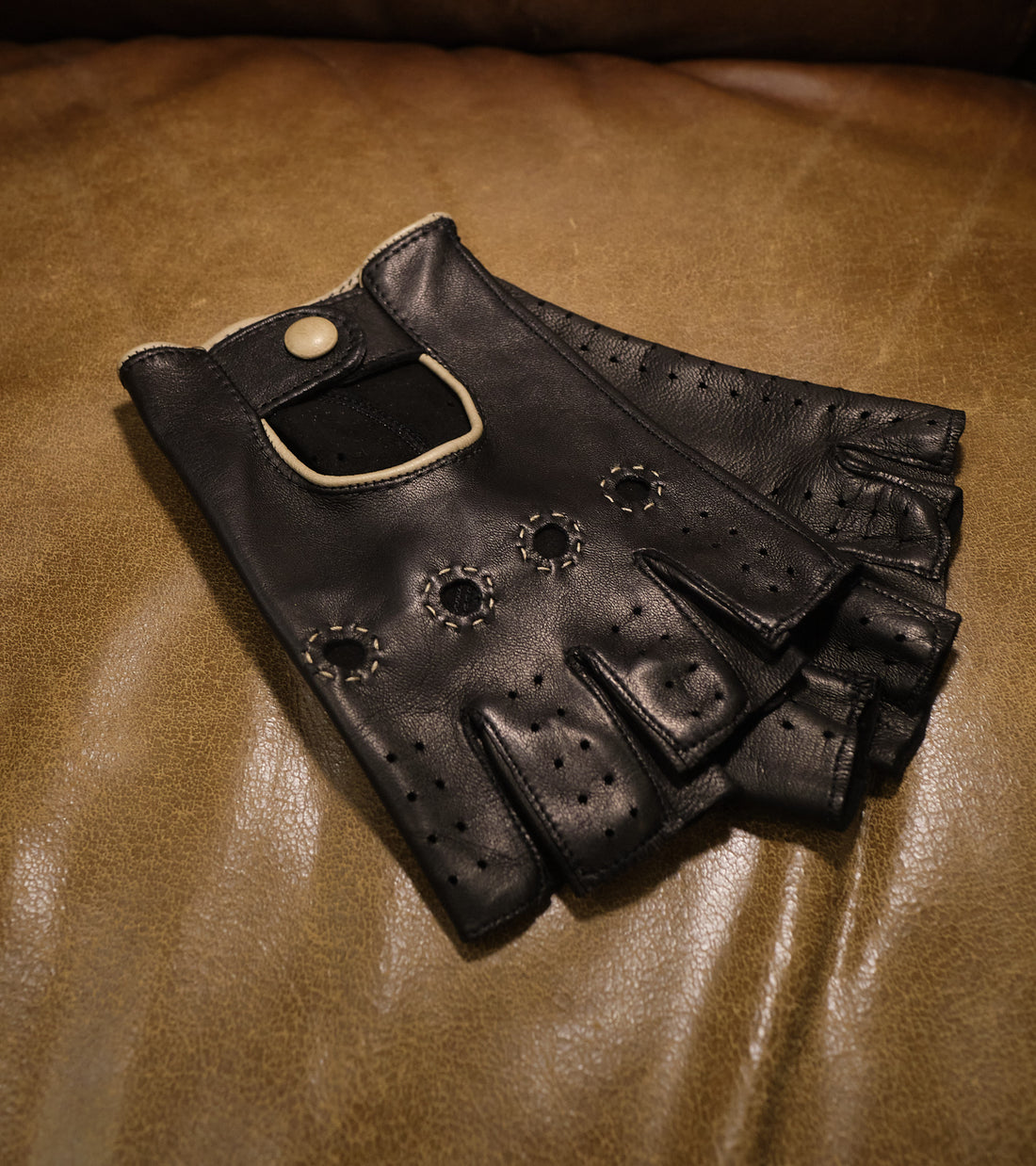 Handmade Gentleman Driver 1/2 gloves - Stealth Black