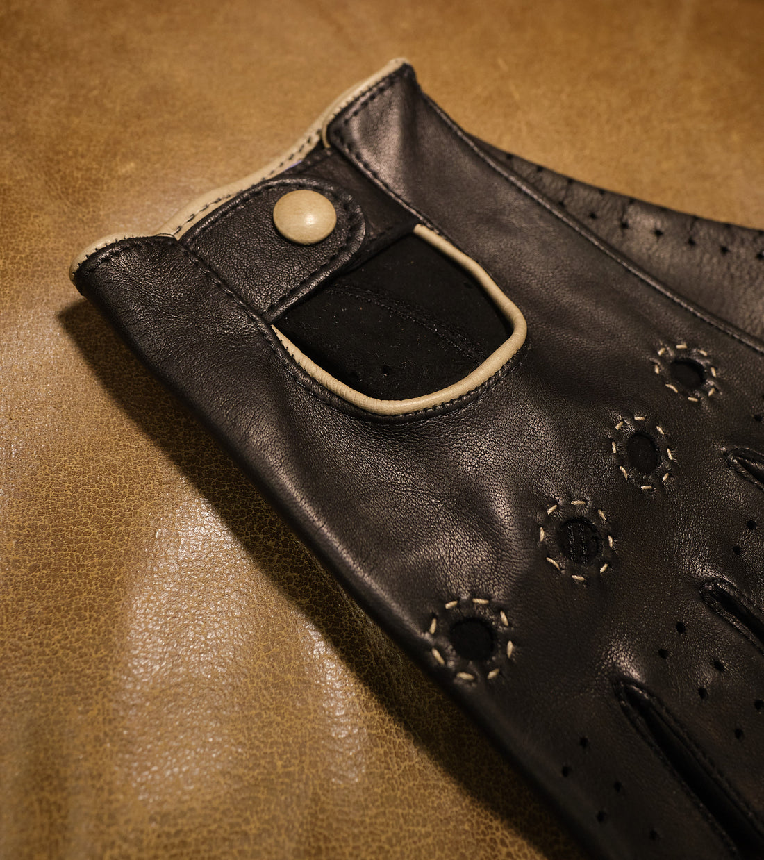 Handmade Gentleman Driver 1/2 gloves - Stealth Black