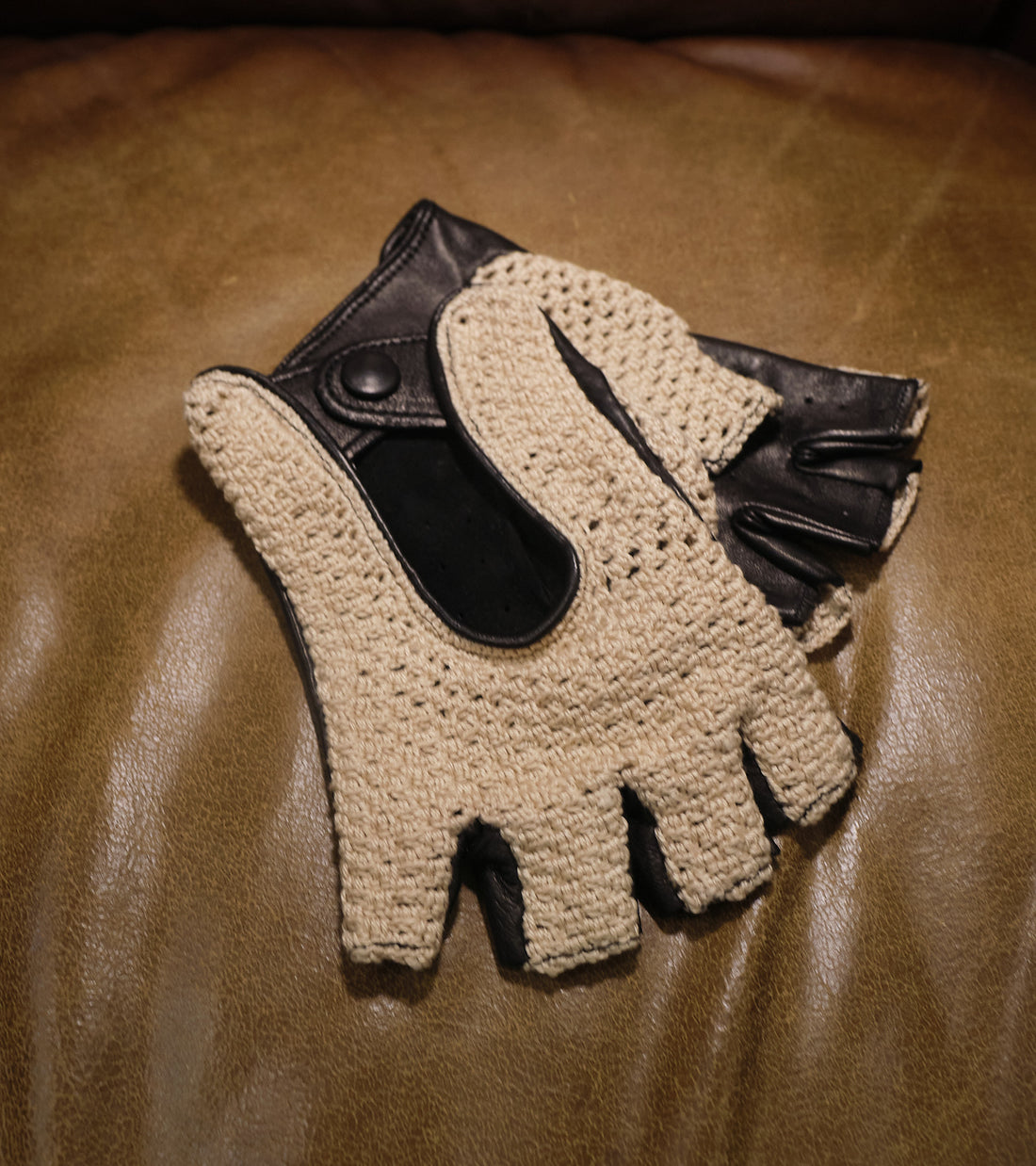 Handmade Gentleman Driver 1/2 gloves - Crochet Stealth Black