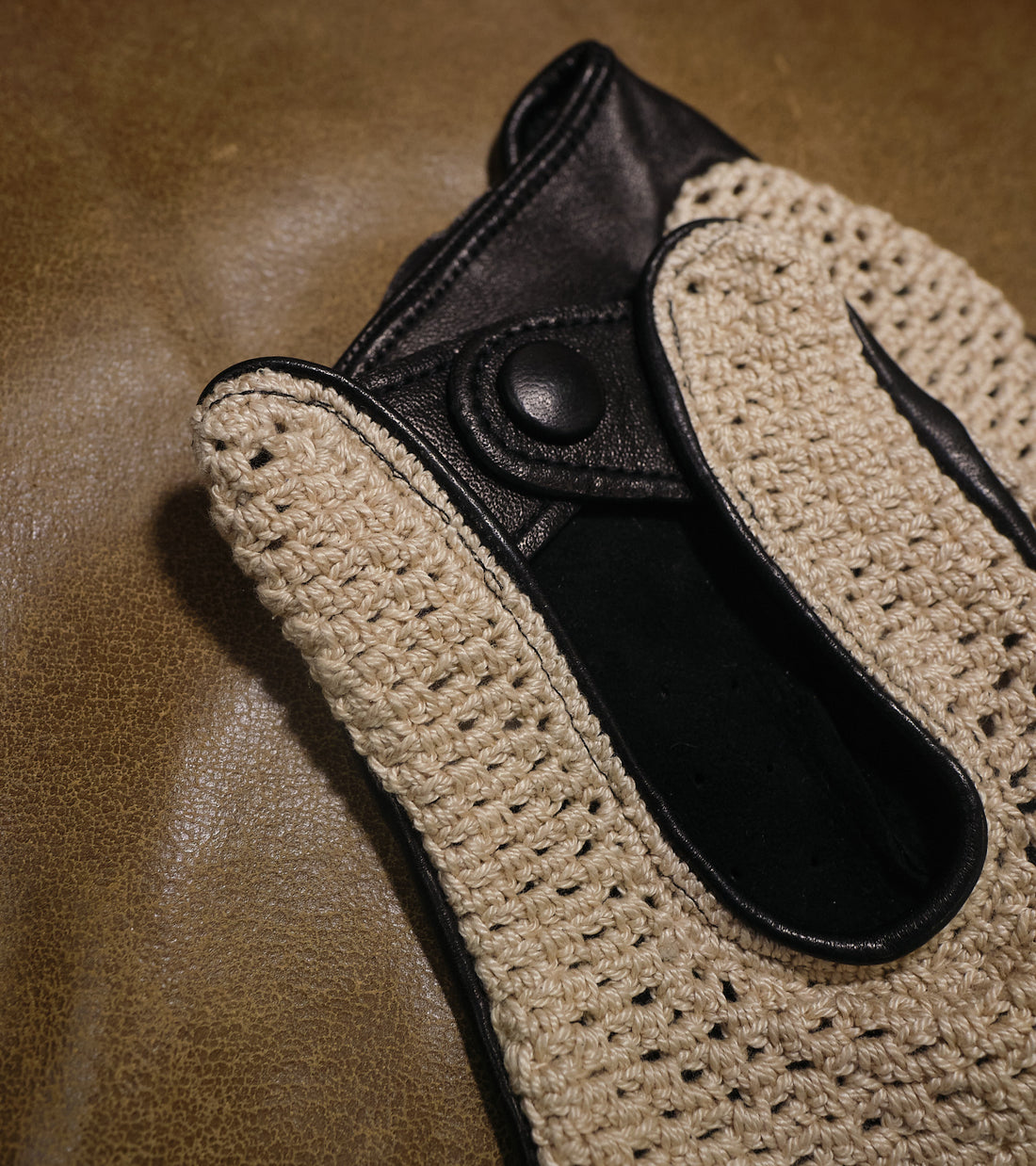 Handmade Gentleman Driver 1/2 gloves - Crochet Stealth Black