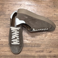 Low sneakers - light brown suede